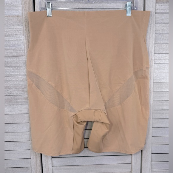 HONEYLOVE SuperPower Mid Waist Short
Sand-3X - Picture 2 of 6